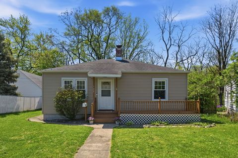 Photo of 102 18th Avenue, Moline, IL 61265 (MLS # 12627113)