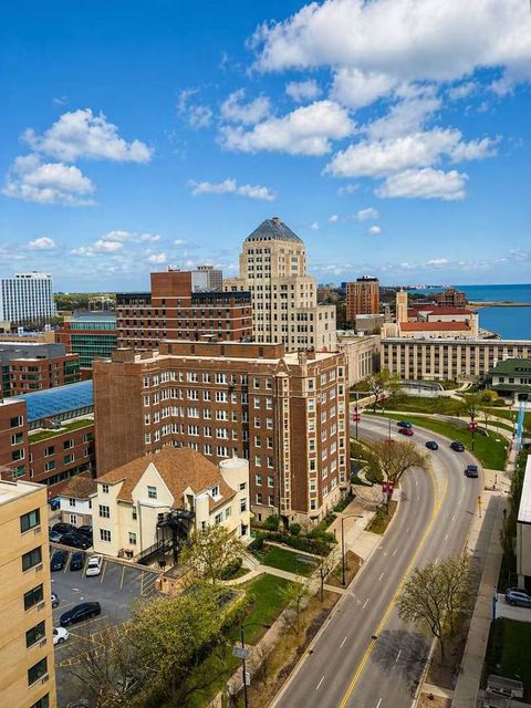 Tiny photo for 6301 N SHERIDAN Road #15B, Chicago, IL 60660 (MLS # 12627126)