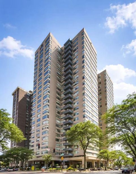 Photo of 6301 N SHERIDAN Road #15B, Chicago, IL 60660 (MLS # 12627126)