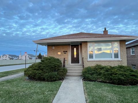 Tiny photo for 12401 Justine Street, Calumet Park, IL 60827 (MLS # 12604685)