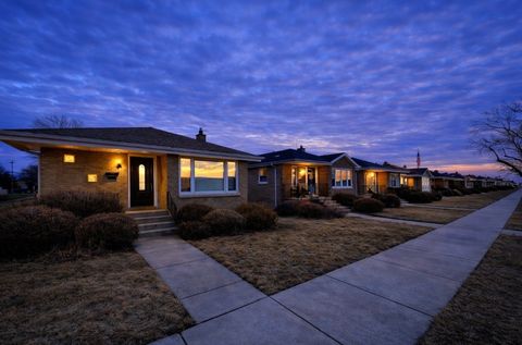 Tiny photo for 12401 Justine Street, Calumet Park, IL 60827 (MLS # 12604685)