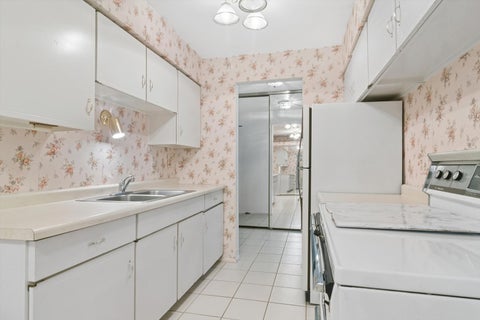 Tiny photo for 2420 E Brandenberry Court #1L, Arlington Heights, IL 60004 (MLS # 12744331)