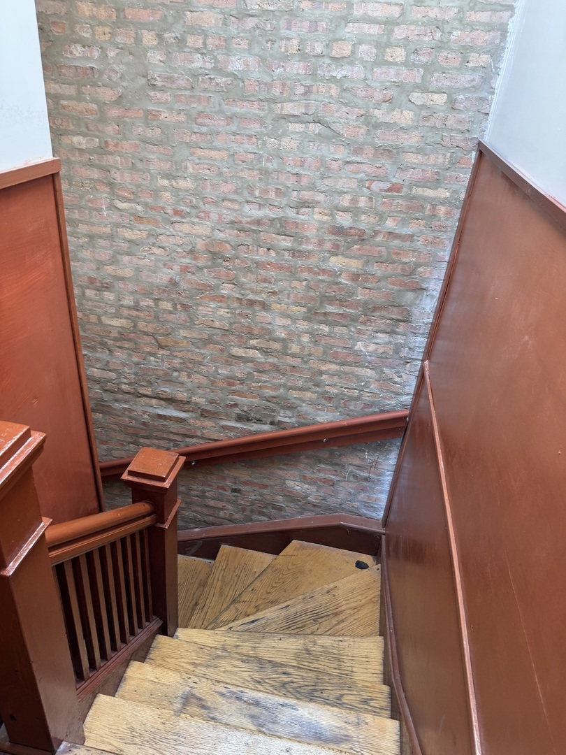 1301 S Fairfield Avenue