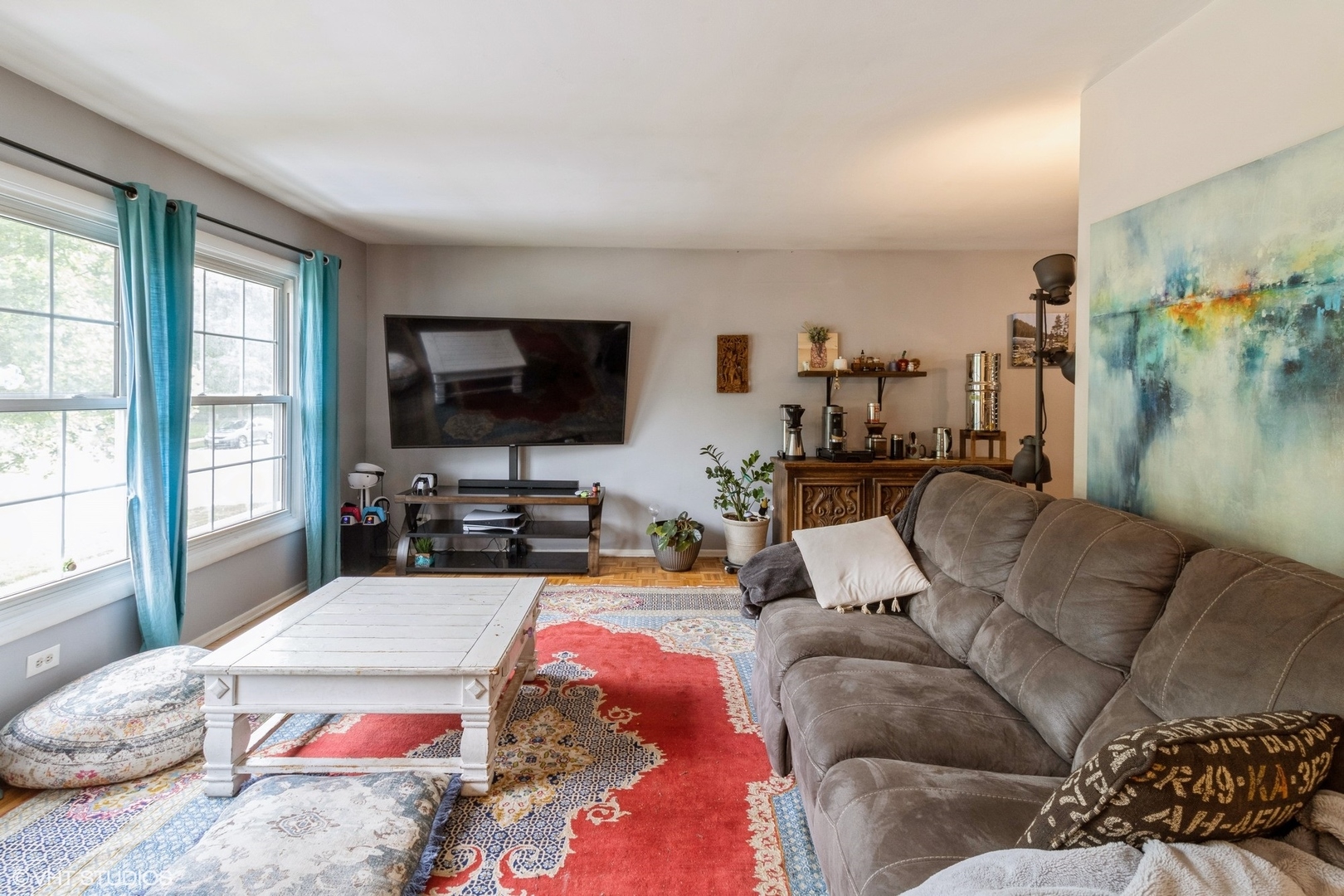618 W BURR OAK Drive