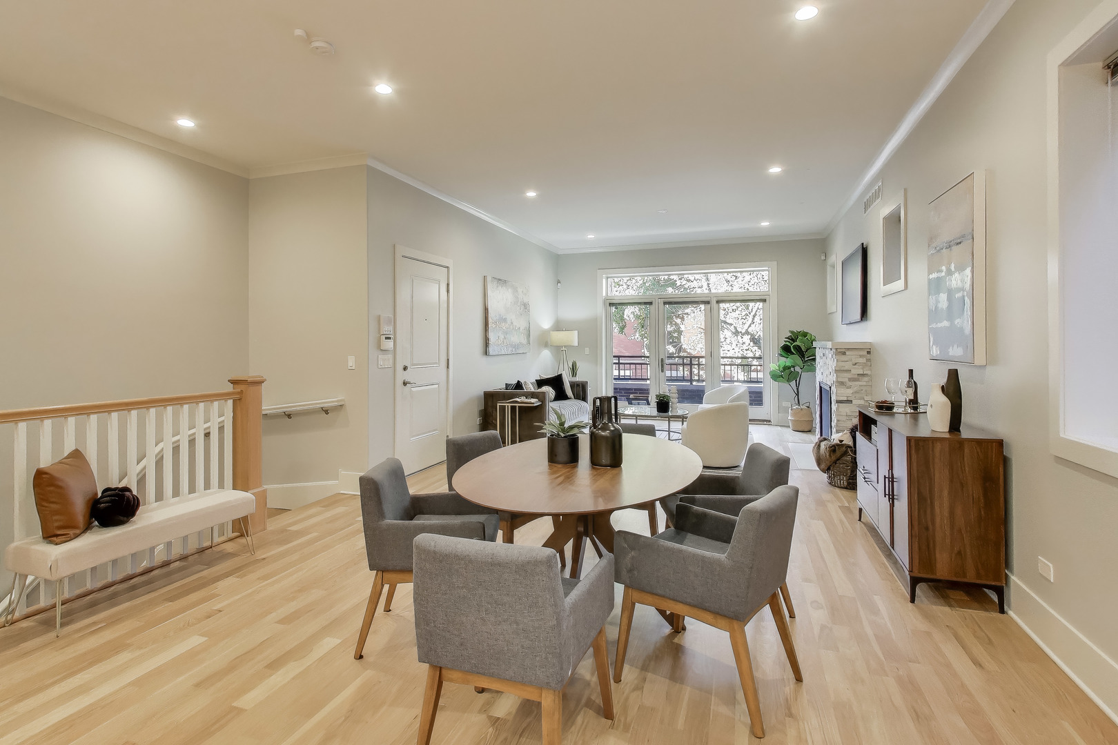 4135 N Kenmore Avenue 2S