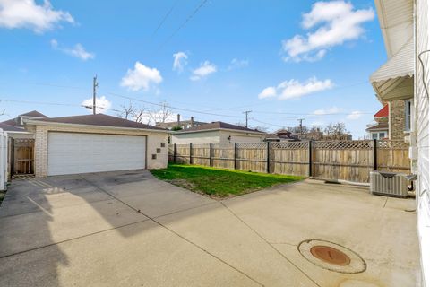 Tiny photo for 2326 Elmwood Avenue, Berwyn, IL 60402 (MLS # 12611874)