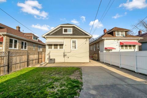 Tiny photo for 2326 Elmwood Avenue, Berwyn, IL 60402 (MLS # 12611874)