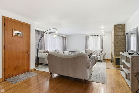 Tiny photo for 6310 N La Crosse Avenue, Chicago, IL 60646 (MLS # 12569479)