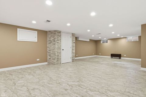 Tiny photo for 6310 N La Crosse Avenue, Chicago, IL 60646 (MLS # 12569479)