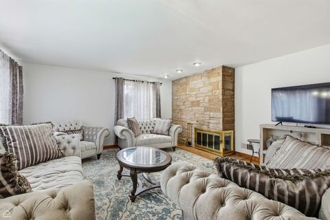 Tiny photo for 6310 N La Crosse Avenue, Chicago, IL 60646 (MLS # 12569479)