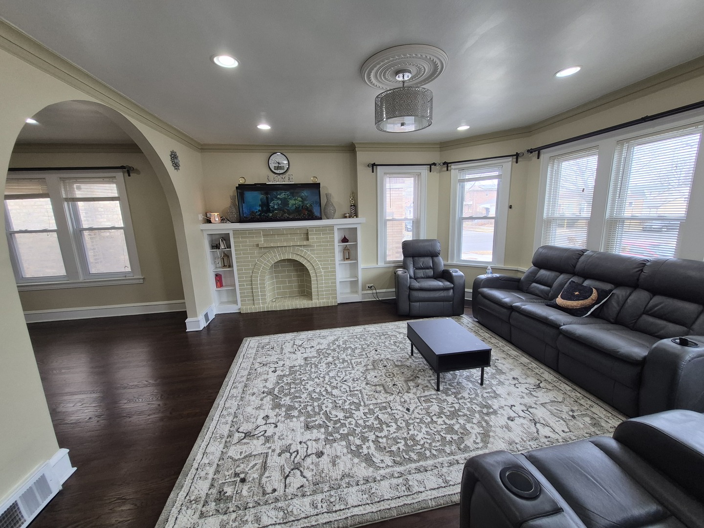 4855 W Argyle Street