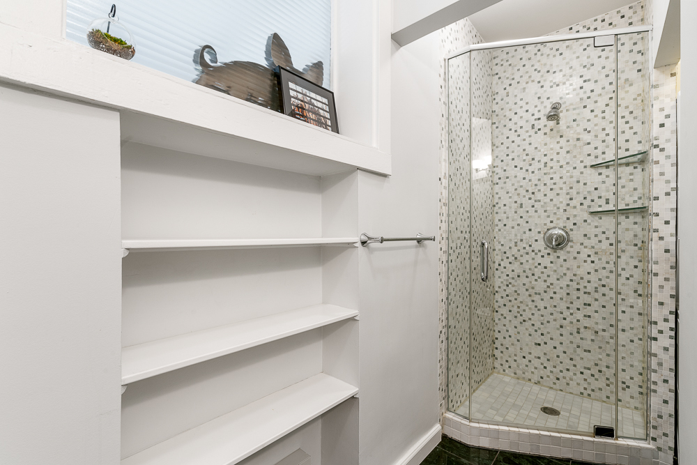 Chicago, Illinois 60657, United States, 2 Bedrooms Bedrooms, ,2 BathroomsBathrooms,Residential,Contingent,247804