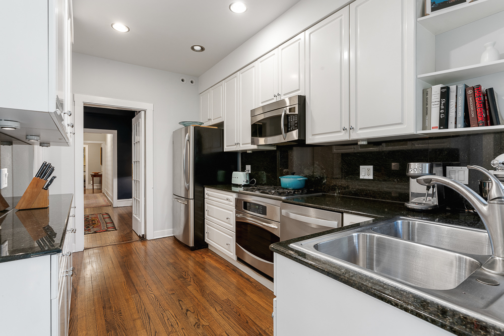 Chicago, Illinois 60657, United States, 2 Bedrooms Bedrooms, ,2 BathroomsBathrooms,Residential,Contingent,247804