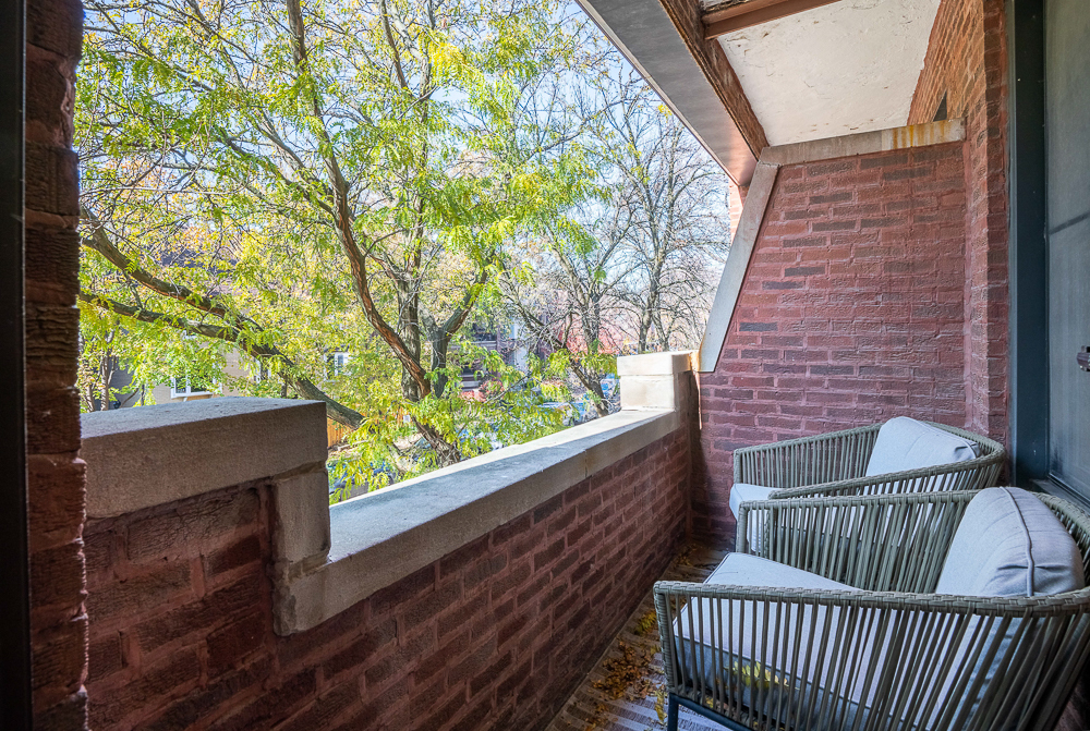 Chicago, Illinois 60657, United States, 2 Bedrooms Bedrooms, ,2 BathroomsBathrooms,Residential,Contingent,247804