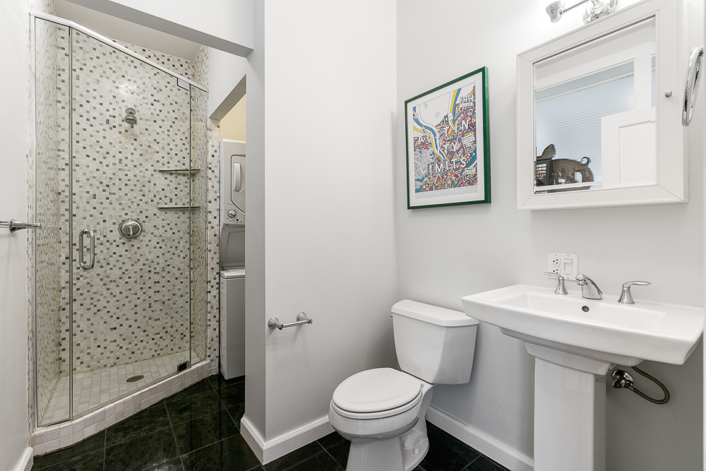 Chicago, Illinois 60657, United States, 2 Bedrooms Bedrooms, ,2 BathroomsBathrooms,Residential,Contingent,247804