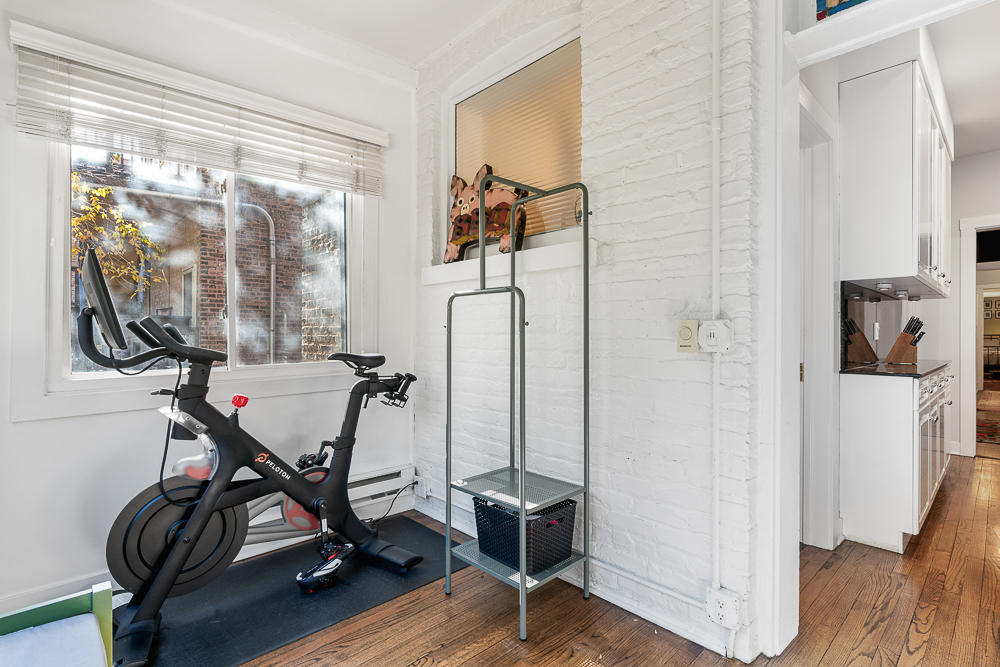 Chicago, Illinois 60657, United States, 2 Bedrooms Bedrooms, ,2 BathroomsBathrooms,Residential,Contingent,247804