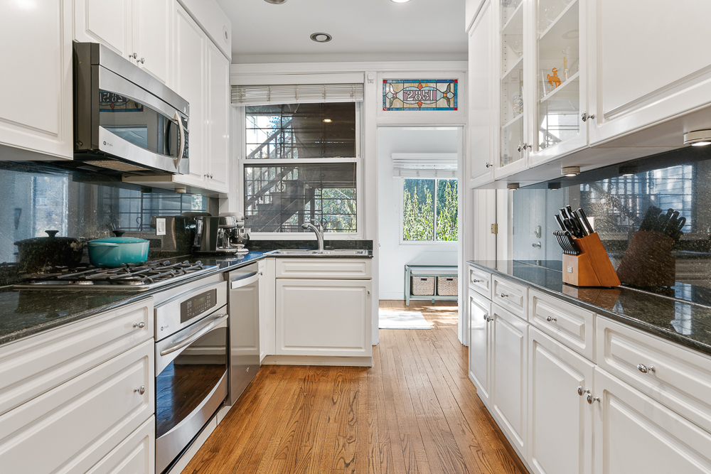 Chicago, Illinois 60657, United States, 2 Bedrooms Bedrooms, ,2 BathroomsBathrooms,Residential,Contingent,247804