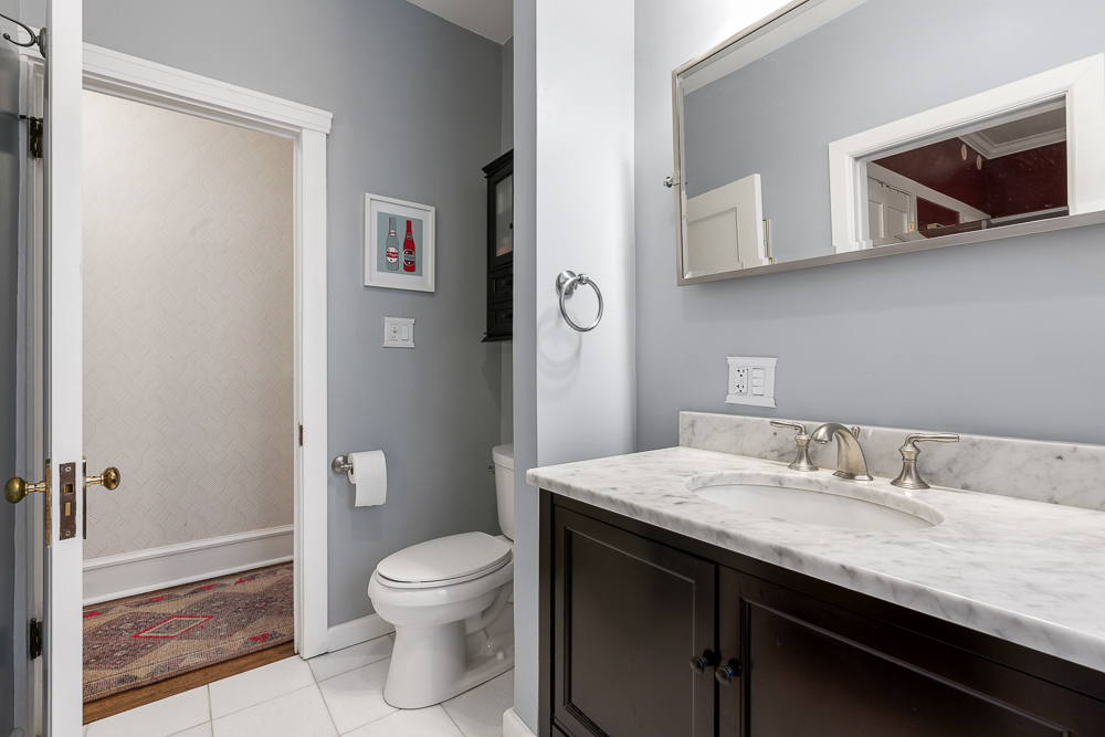 Chicago, Illinois 60657, United States, 2 Bedrooms Bedrooms, ,2 BathroomsBathrooms,Residential,Contingent,247804