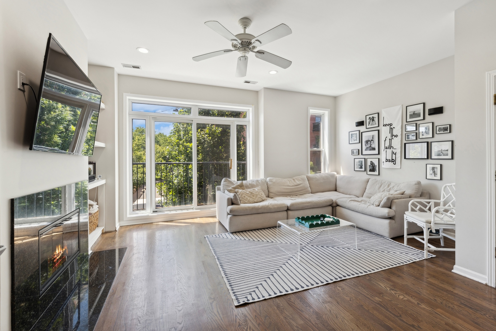 1730 W DIVERSEY Parkway 2E