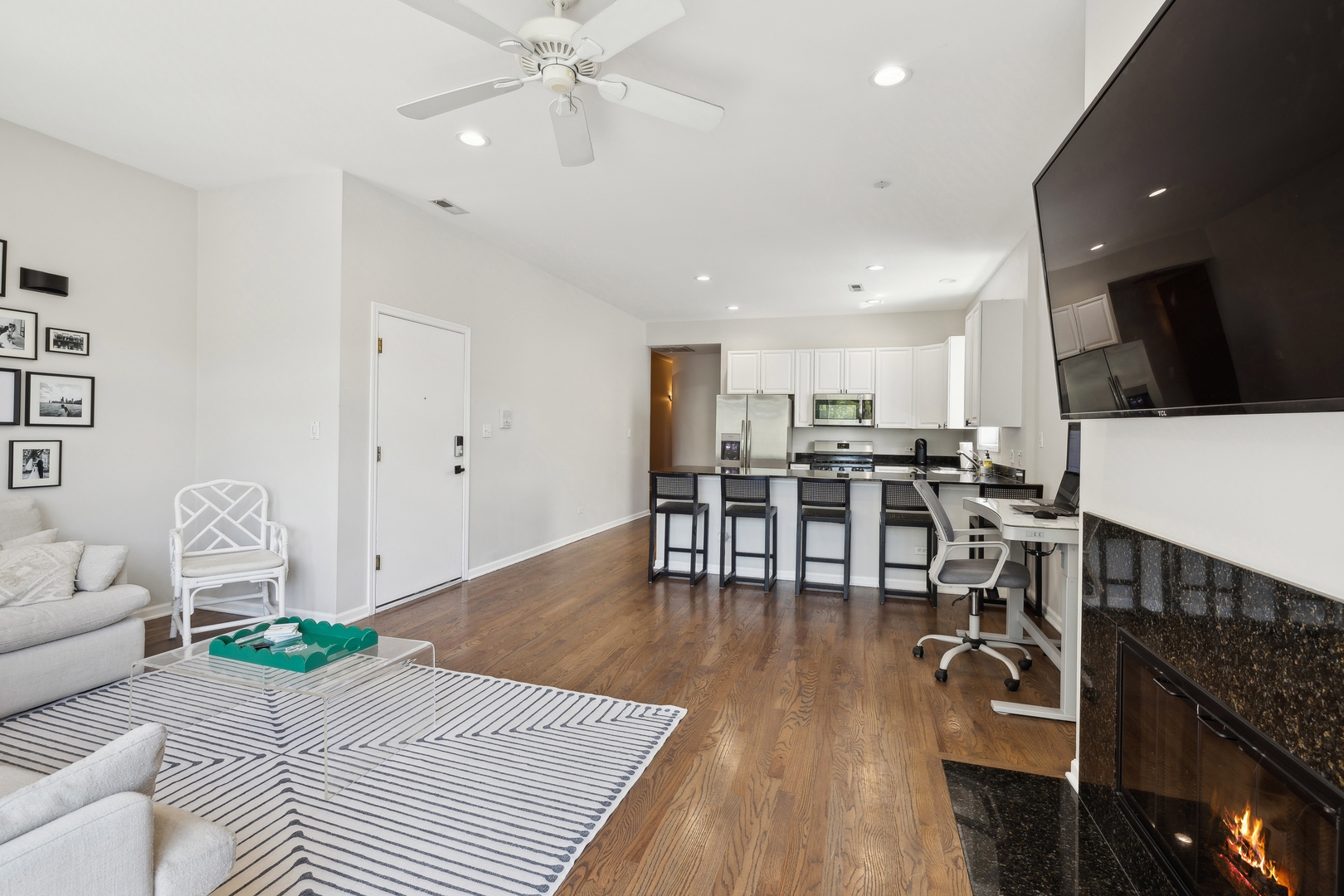 1730 W DIVERSEY Parkway 2E