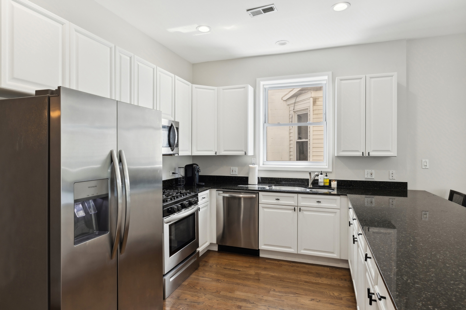 1730 W DIVERSEY Parkway 2E