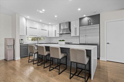 Tiny photo for 2009 Skyelar Court, Highland Park, IL 60035 (MLS # 12613254)