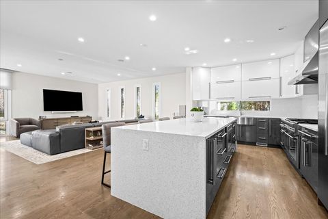 Tiny photo for 2009 Skyelar Court, Highland Park, IL 60035 (MLS # 12613254)