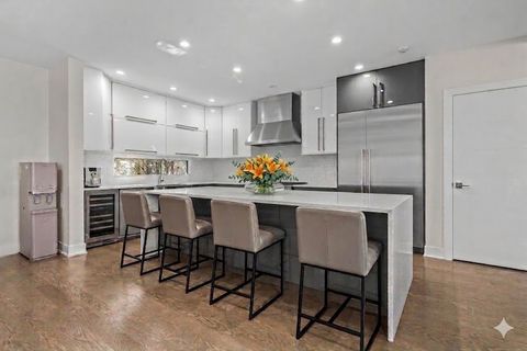 Tiny photo for 2009 Skyelar Court, Highland Park, IL 60035 (MLS # 12613254)