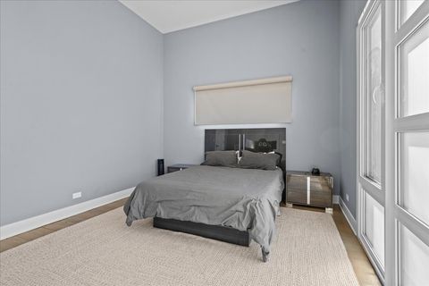 Tiny photo for 2009 Skyelar Court, Highland Park, IL 60035 (MLS # 12613254)