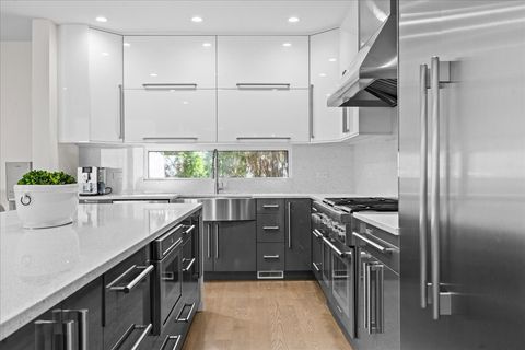 Tiny photo for 2009 Skyelar Court, Highland Park, IL 60035 (MLS # 12613254)