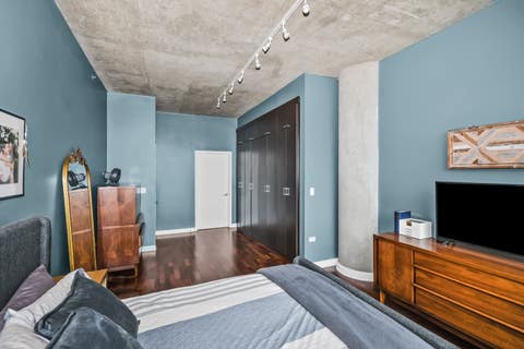 Tiny photo for 1305 S Michigan Avenue #1402, Chicago, IL 60605 (MLS # 12729384)