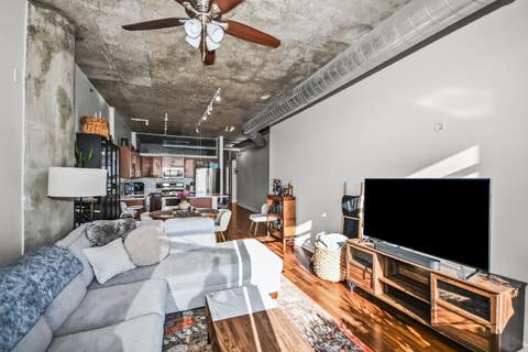 Tiny photo for 1305 S Michigan Avenue #1402, Chicago, IL 60605 (MLS # 12729384)