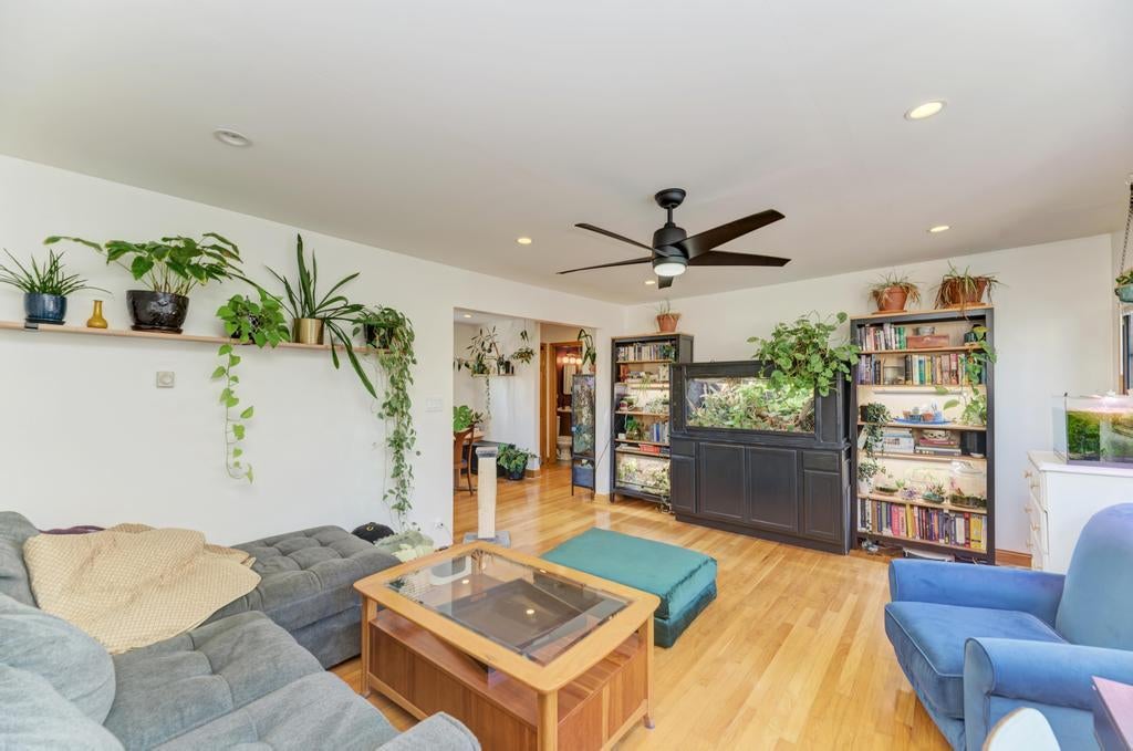 7453 N Sheridan Road 3B