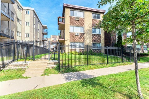 Photo of 7453 N Sheridan Road #3B, Chicago, IL 60626 (MLS # 12757807)