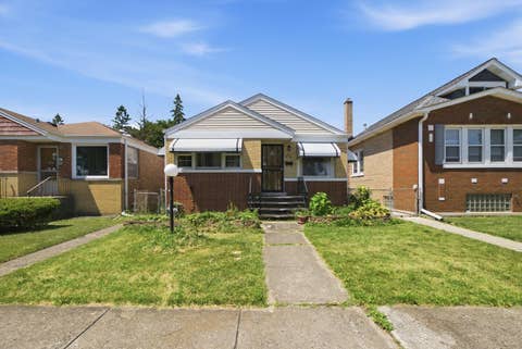 Photo of 624 MARSHALL Avenue, Bellwood, IL 60104 (MLS # 12717892)
