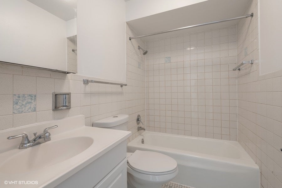 2003 W Touhy Avenue 203