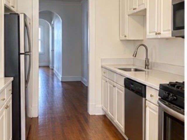 2429 W Foster Avenue 2