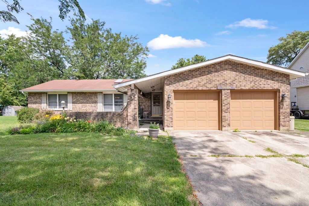 Photo for 1489 Lake Holiday Drive, Lake Holiday, IL 60548 (MLS # 12449276)