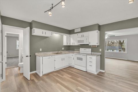 Tiny photo for 3206 MAGNOLIA Court, Bettendorf, IA 52722 (MLS # 12607383)