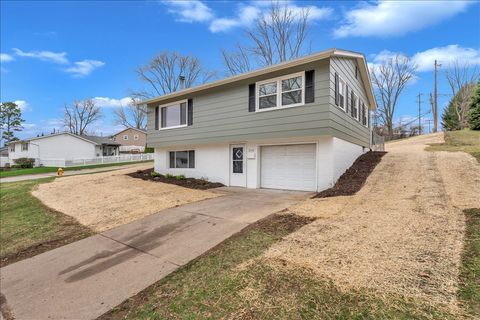 Tiny photo for 3206 MAGNOLIA Court, Bettendorf, IA 52722 (MLS # 12607383)