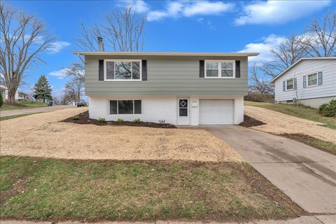 Photo of 3206 MAGNOLIA Court, Bettendorf, IA 52722 (MLS # 12607383)