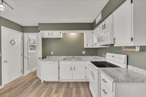 Tiny photo for 3206 MAGNOLIA Court, Bettendorf, IA 52722 (MLS # 12607383)