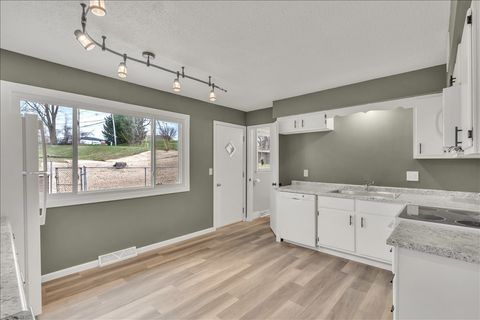 Tiny photo for 3206 MAGNOLIA Court, Bettendorf, IA 52722 (MLS # 12607383)