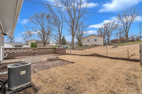 Tiny photo for 3206 MAGNOLIA Court, Bettendorf, IA 52722 (MLS # 12607383)