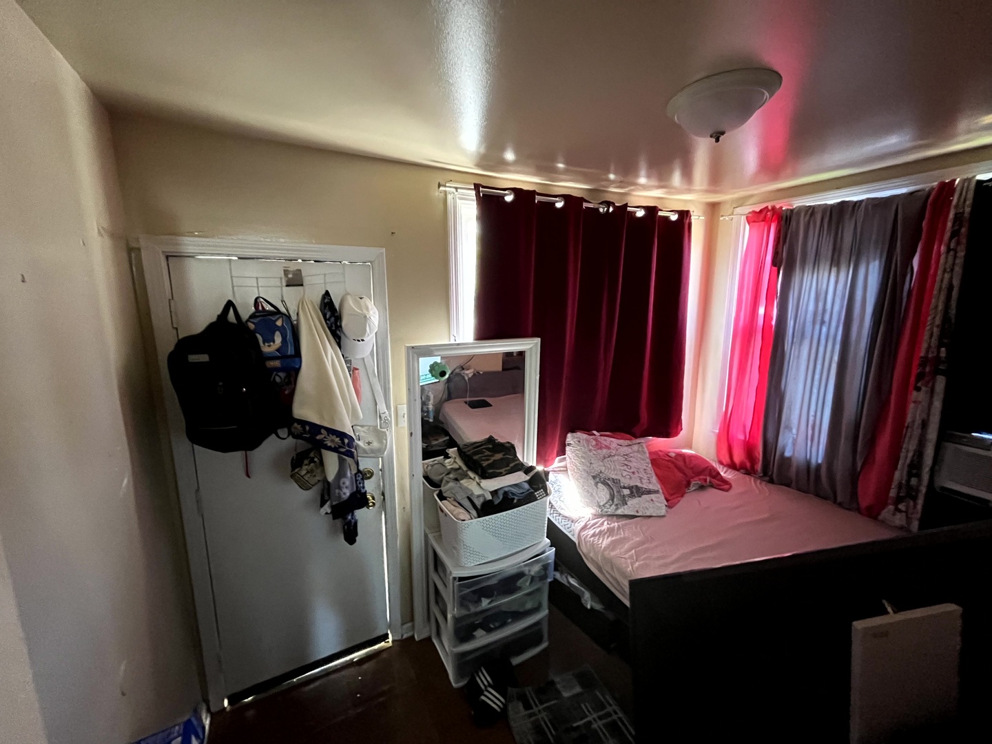 4265 W Montrose Avenue