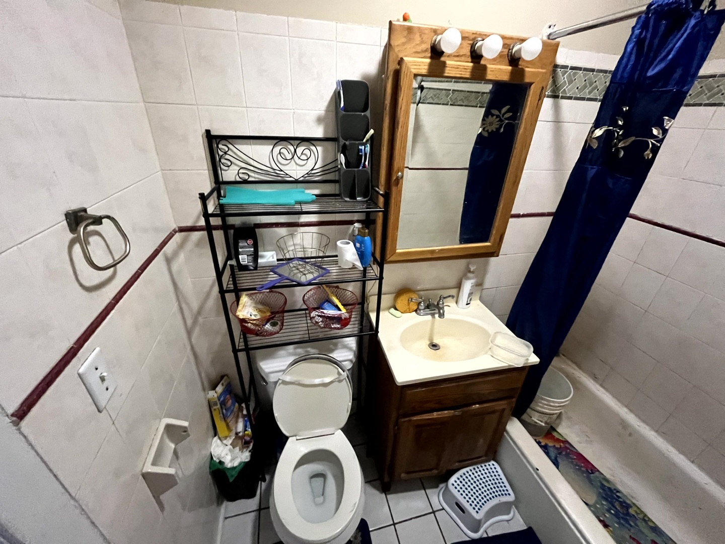 4265 W Montrose Avenue