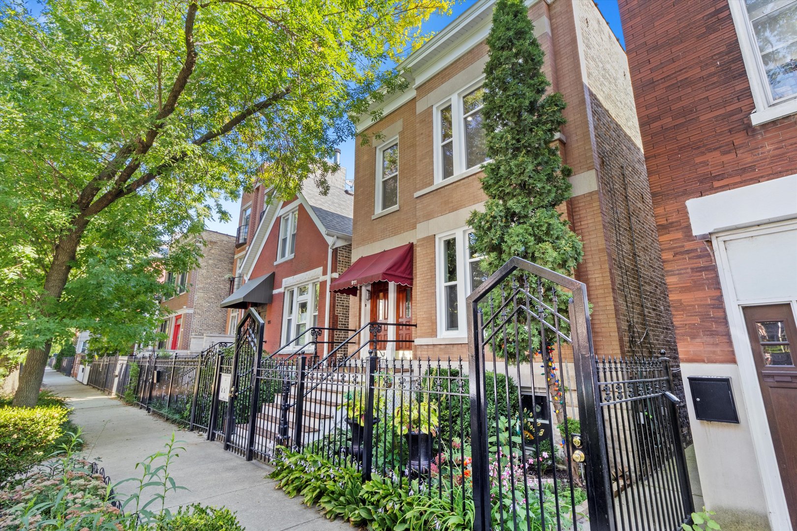 911 N Fairfield Avenue 2