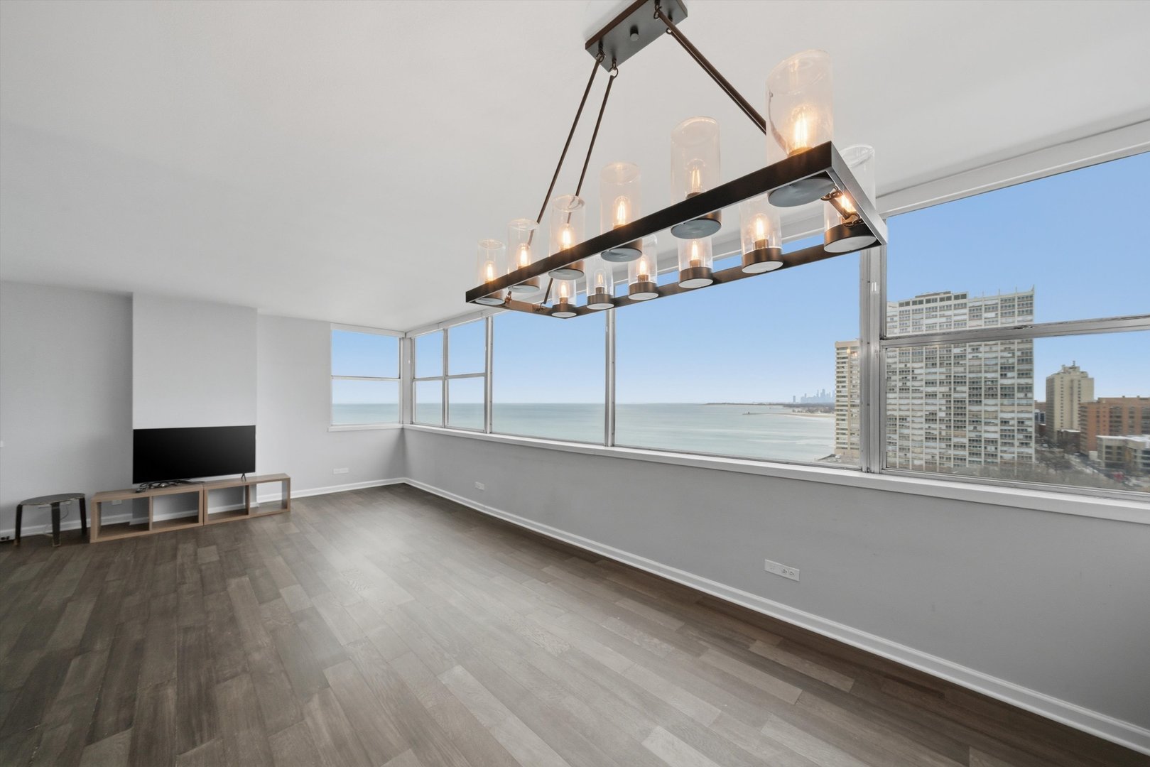 6301 N Sheridan Road 14G