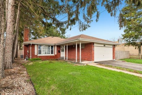 Photo of 905 S Martin Luther King Jr Avenue, Waukegan, IL 60085 (MLS # 12613662)