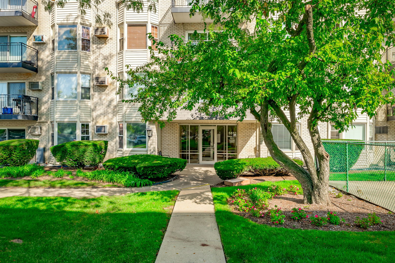 5510 LINCOLN Avenue 101